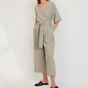 COPY - NWT Evereve Linen cross front jumpsuit in seagrass size 2